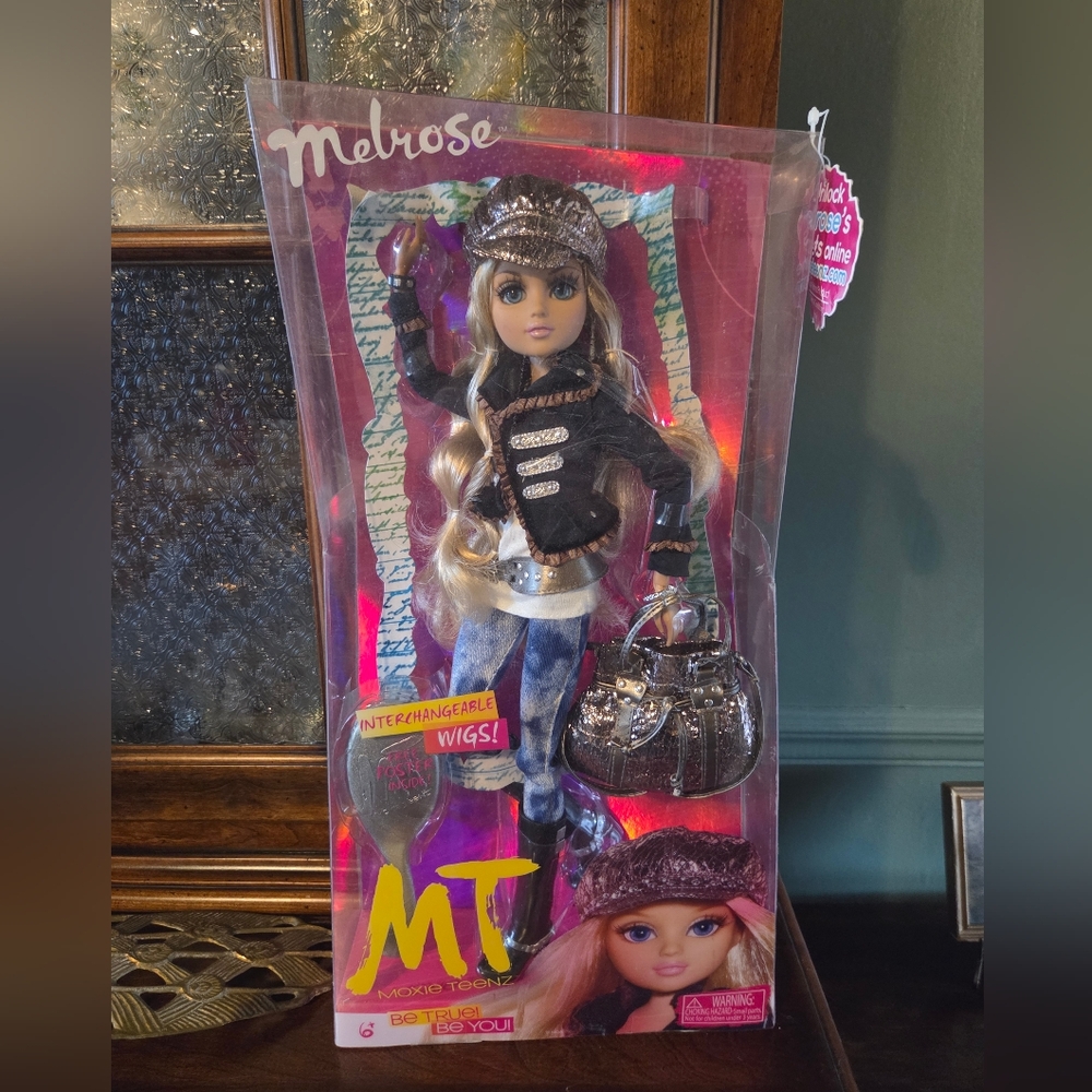 Moxie Teenz MELROSE Fashion Doll with Interchangable Wigs. NIB